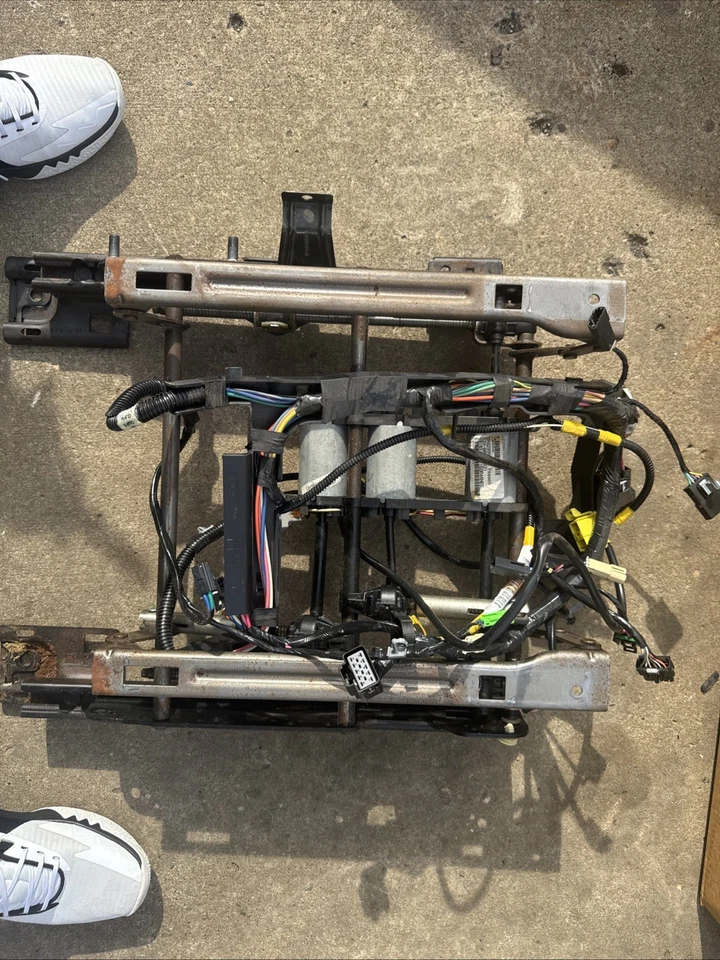 Cadillac STS 2005-2007 pasajero delantero asiento derecho base pista arnés de cable completo Foto 4 de 4