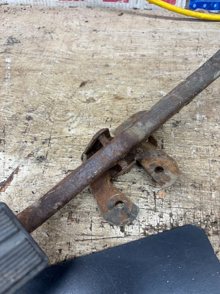 1980 1988 1990 1991 Ford f150 f250 f350 Gas Throttle Pedal Peddle Oem BRACKET 91 - Image 3 of 4