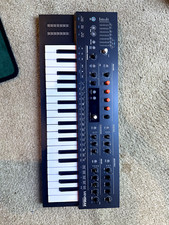 Arturia MiniFreak 37-Keys Keyboard Synthesizer - 571001 Black 