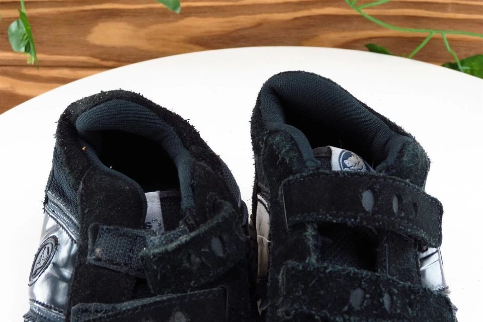 Cuero para correr negro mediano Crocs para niños pequeños 11 Foto 3 de 4