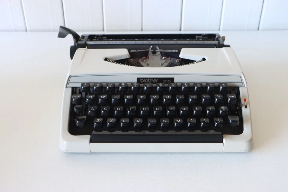 BROTHER 251 - Metal - Typewriter + Case ***** Excellent Condition ***** - Image 4 of 4