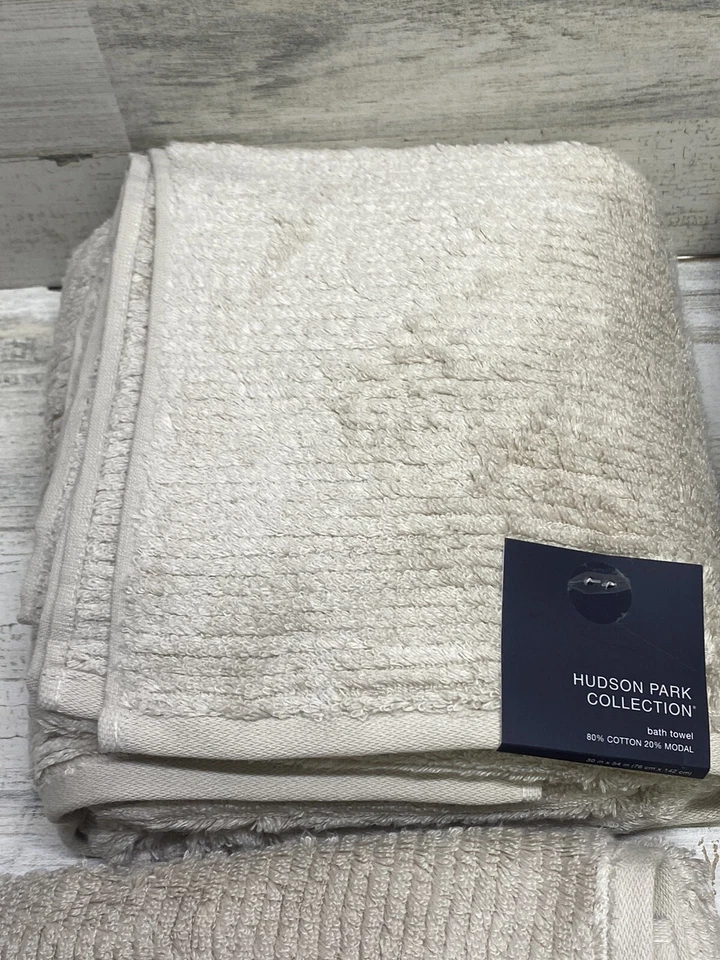 Juego de 4 toallas de baño acanaladas Hudson Park beige adobe suave al tacto Foto 3 de 4