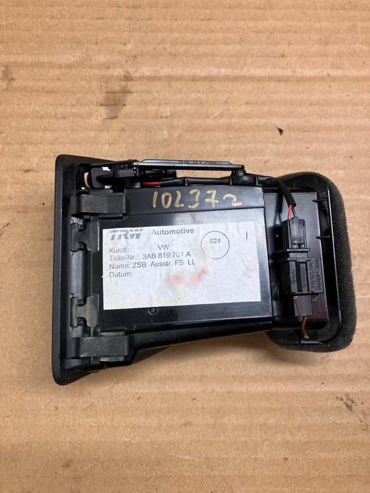 2009-2017 VOLKSWAGEN CC приборная панель левая со стороны водителя вентиляционная решетка P/N 3AB819701A - Изображение 2 из 3