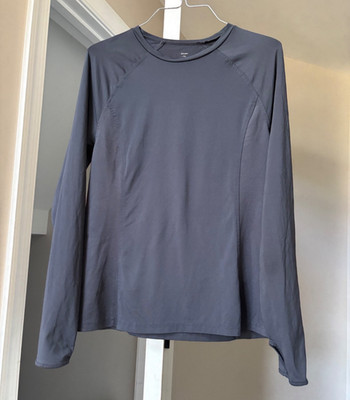 Size M Old Navy ''Go out Get active'' Charcoal Gray Performance Long Sleeve