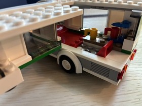 LEGO CITY 60117  Van & Caravan - 100% Complete Build/minifigs