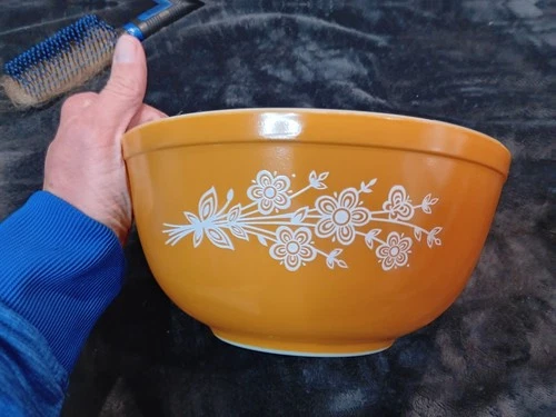 Butterfly Gold 403 PYREX mixing Bowl Very Good Condition!