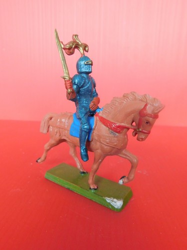 Figurine Starlux Chevalier Sur Cheval Cabré - Le Moyen Âge - Échelle 1:32 - France