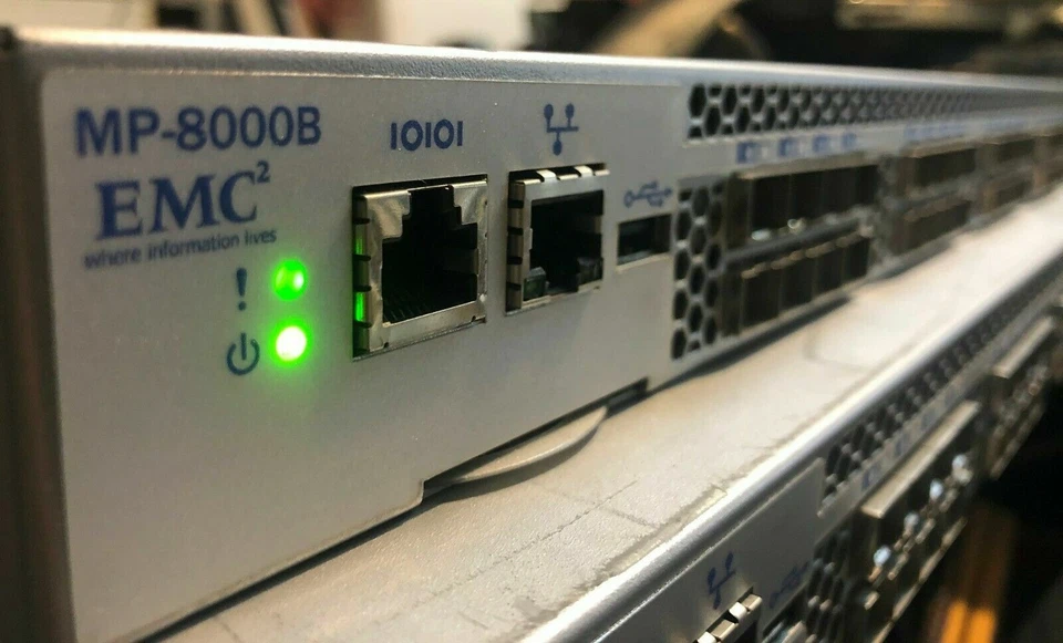 Brocade EMC MP-8000B 32 Port Active 24 x10Gb/FCoE 8Gbps Fibre Switch 100-652-568 - Image 2 of 4