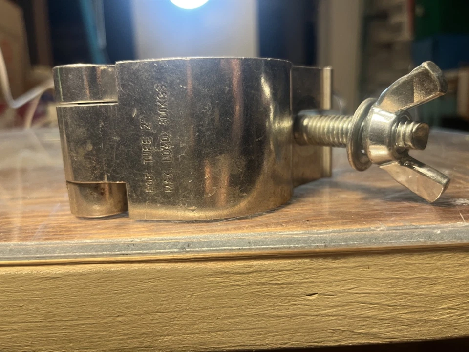 Abrazadera de armadura y tubo Mega-Acoplador Foto 2 de 2