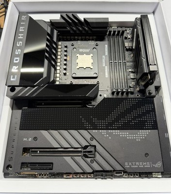 ASUS ROG Crosshair X670E Extreme + AMD Ryzen 9 7950X3D AM5 Gaming Bundle