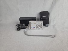 Olympus CAMEDIA D-630 Zoom 5.0MP Digital Camera Silver-CHARGER/BATTERY/XD-CARD