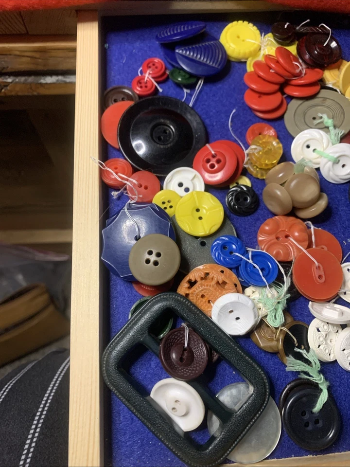 Buttons  - Image 3 of 4