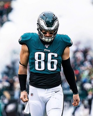 Zach Ertz Game Day Smoke Action Philadelphia Eagles 8x10 NFL Football Photo