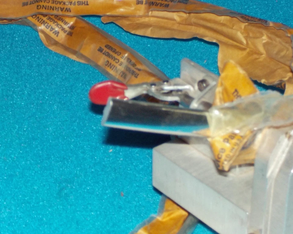 Moldura de tira de impacto para parachoques Ford Mercury Tracer Rr 1988 1989 E7GZ17C829A fabricante de equipos originales nuevo Foto 2 de 4