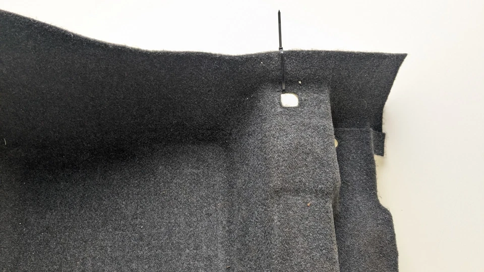 VOLVO XC40 FLOOR CARPET MAT LINER FRONT LEFT PASSENGER SIDE 32357672 2024 - Image 4 of 4