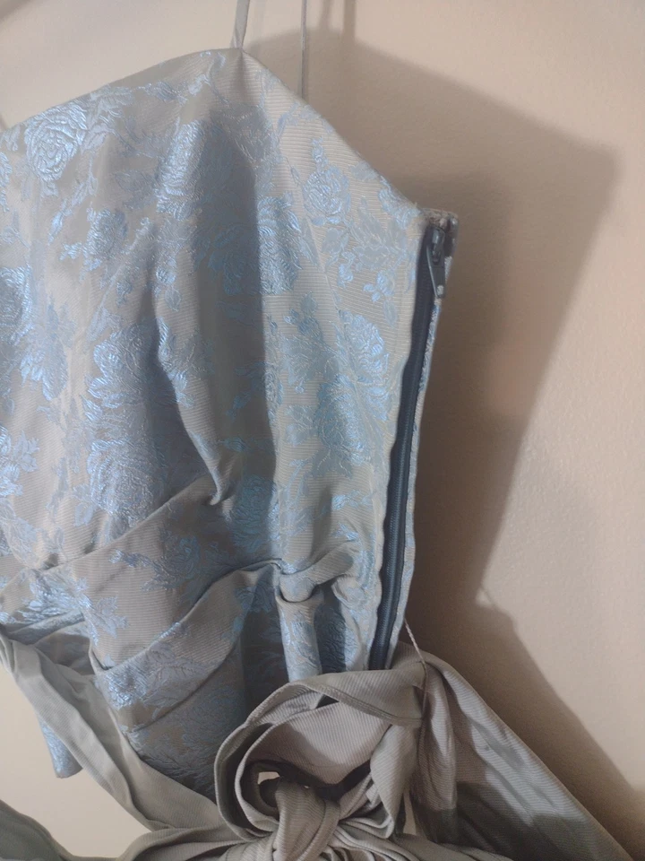 JS Collections 锦缎蕾丝蓝色 SPAGHETTI 带束腰带正装上衣,尺寸 4 — 第 4/4 张图片