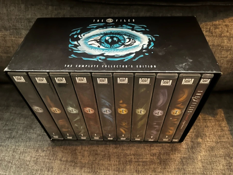 The X-Files Complete Collector's Edition DVD Box Set 2007 20th Century Fox - Image 2 of 3
