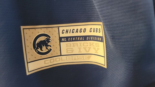 MENS Majestic Chicago Cubs Short Sleeve Button Down Jersey MLB Baseball - Picture 2 of 5