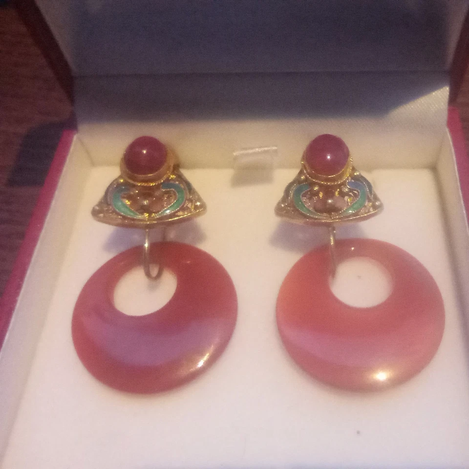 pendientes chapados en oro con rubí y colgante  Foto 2 de 4