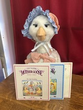 Peluche mère oie parlante Worlds Of Wonder 1986 et trois livres