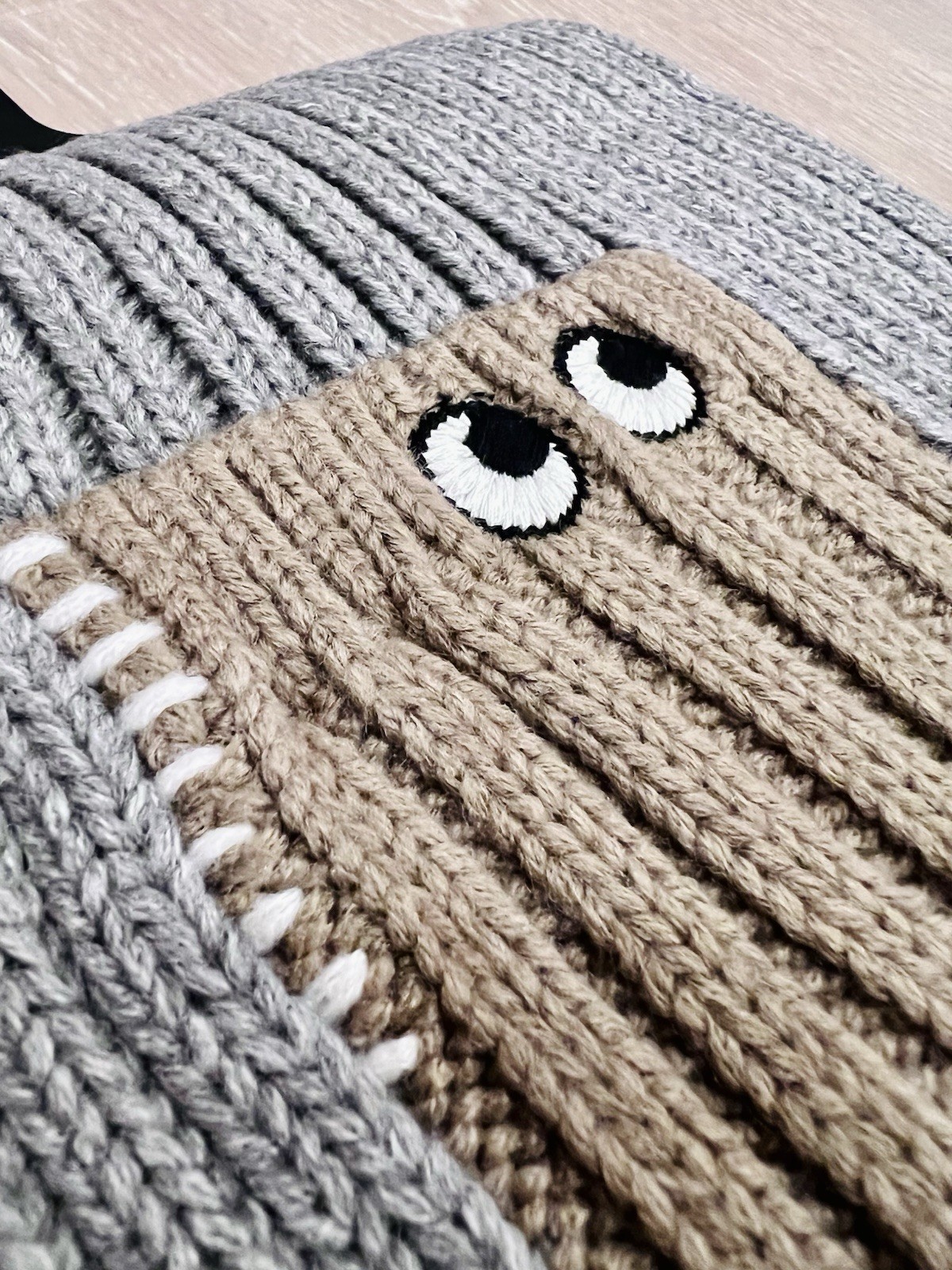 Uniqlo x Anya Hindmarch Heattech Knitted Scarf Light Grey Limited Edition image 3
