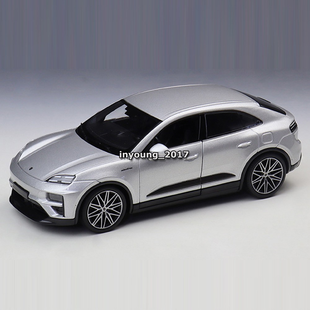 1:24 Porsche Macan Turbo Electric Model Car Alloy Diecast Metal