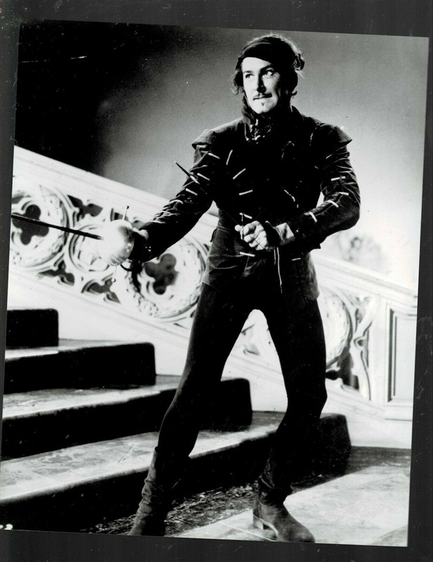 SUPER RARE!! 8x10 VINTAGE YOUNG SEXY ERROL FLYNN PUBLICITY PHOTO!!
