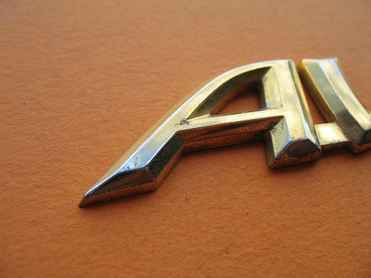 98 99 00 01 02 03 04 TOYOTA AVALON REAR LID GOLD EMBLEM LOGO