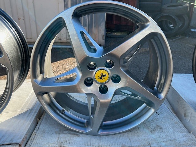Like New Ferrari 458 Italia 20" Front/rear staggered Wheels Set Of 4  Oem