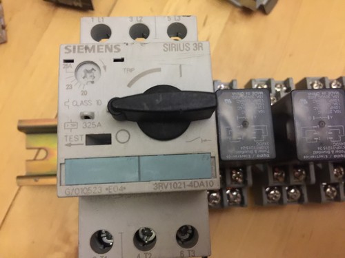 Siemens Sirius Motor Protector 3RV1021-4DA10 Trip: 11-16A 600V Used and more - Picture 3 of 9