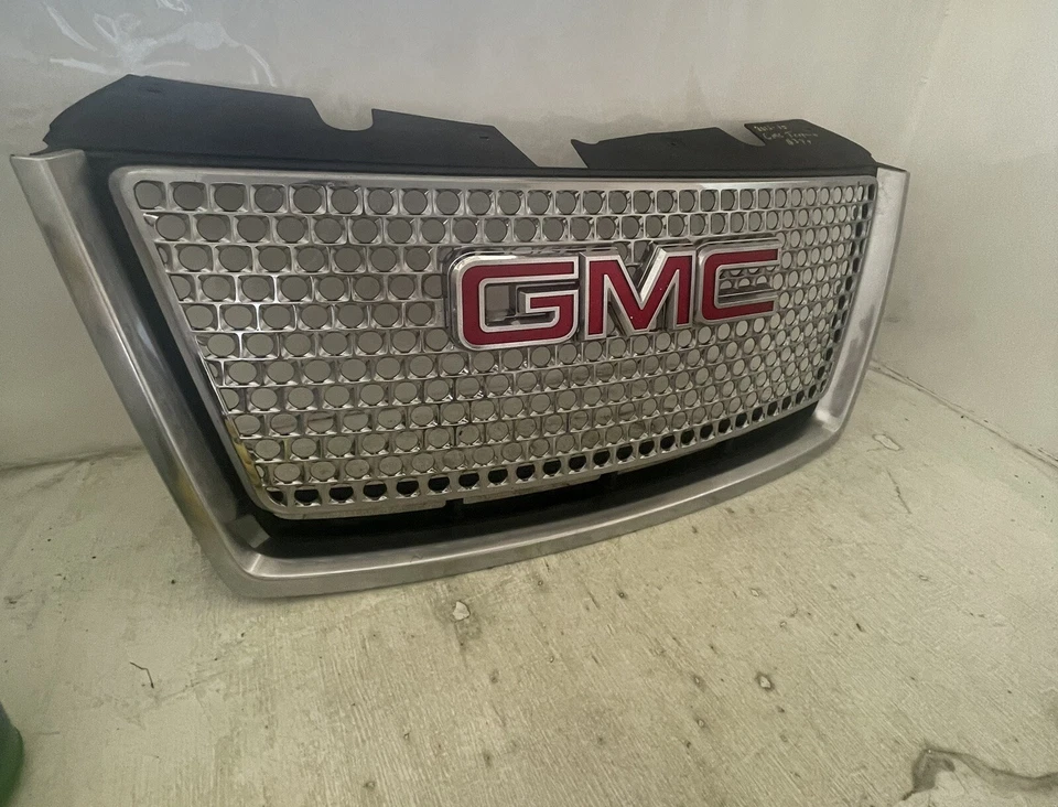 2013 2014 2015 2016 GMC TERRAIN Grelha dianteira OEM usada 22820043 Denali - Imagem 3 de 4