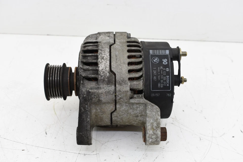 BMW Z3 1997 1,9 Roadster M44 4 cilindros alternador de fábrica OEM KW36 Foto 2 de 4