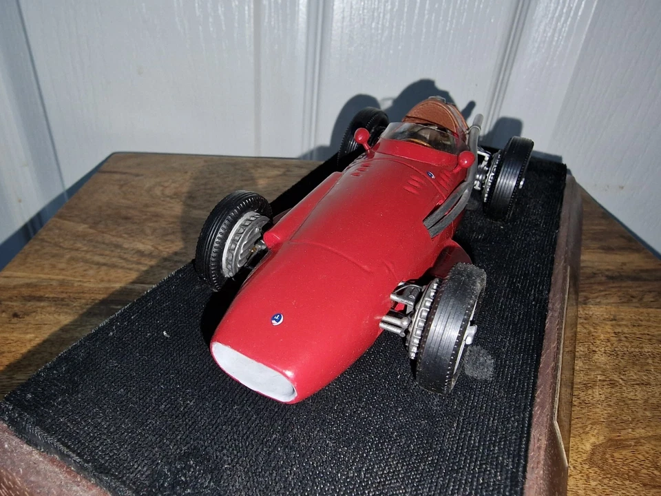 Kit de metal blanco MASERATI 250F 1957 Built Racer escala 1/20 Foto 3 de 4