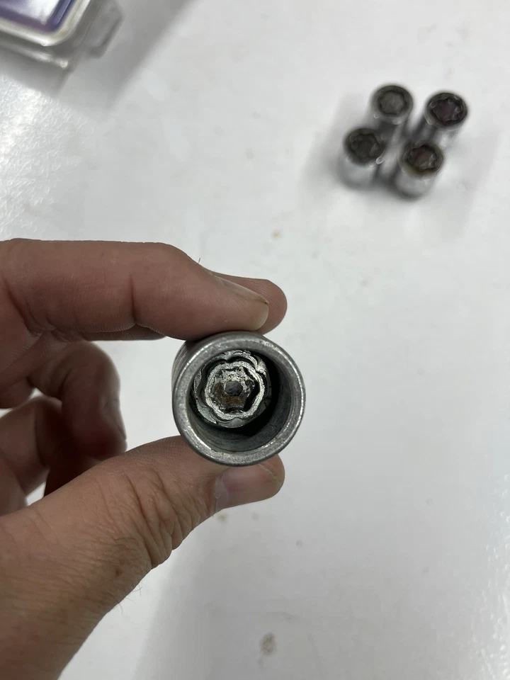 车轮锁 斯巴鲁 Impreza WRX Forester Legacy STI B321SFG000 二手 — 第 3/4 张图片