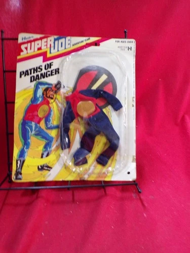 PATHS OF DANGER HASBRO SUPER JOE ADVENTURE TEAM OUTFIT ON ORIGINAL CARD
