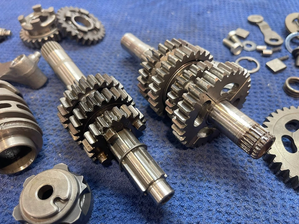 Honda CR85R CR85RB 2006 transmisión de motor fabricante original conjunto Tranny 23211-GBF-830 Foto 4 de 4