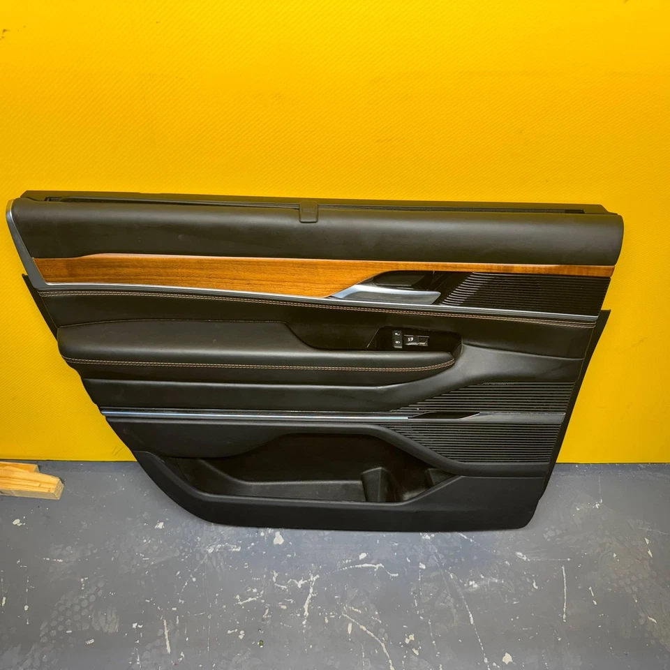 Panel de puerta trasera izquierda para conductor Jeep Grand Wagoneer 2022-2025 con parasol Foto 4 de 4