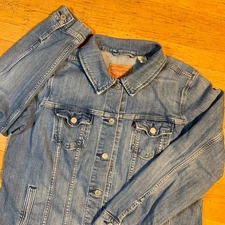 Levis Womens 2X Original Trucker Denim Jean Jacket Plus Size Light Medium Wash