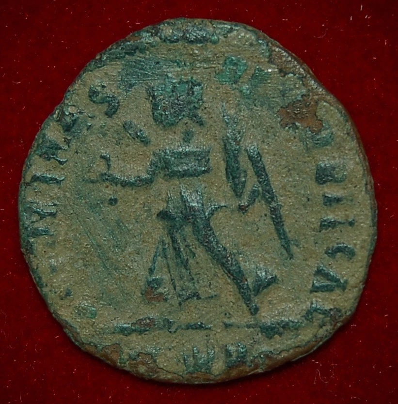 Antigua moneda del Imperio Romano de Victoria GRACIANA sosteniendo corona y palma en reverso Foto 4 de 4