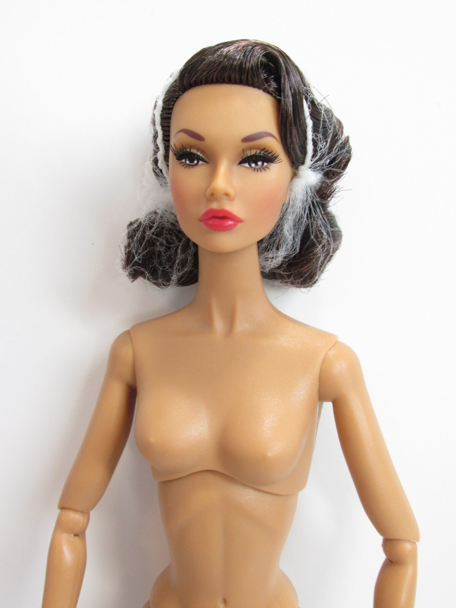 CO-ED CUTIE POPPY PARKER NUDE WITH STAND & COA CITY