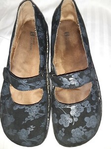 white mountain mary jane shoes