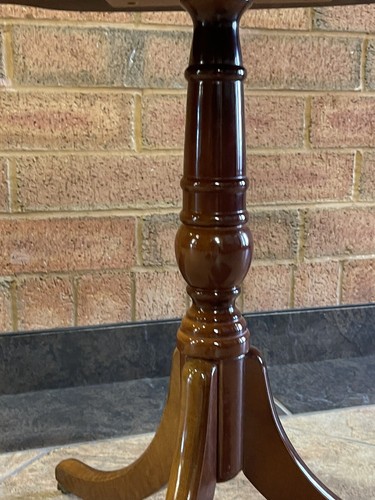 Vintage BOMBAY Company Wooden Pedestal Clover Side Table w/wheels 23" tall - Picture 7 of 23