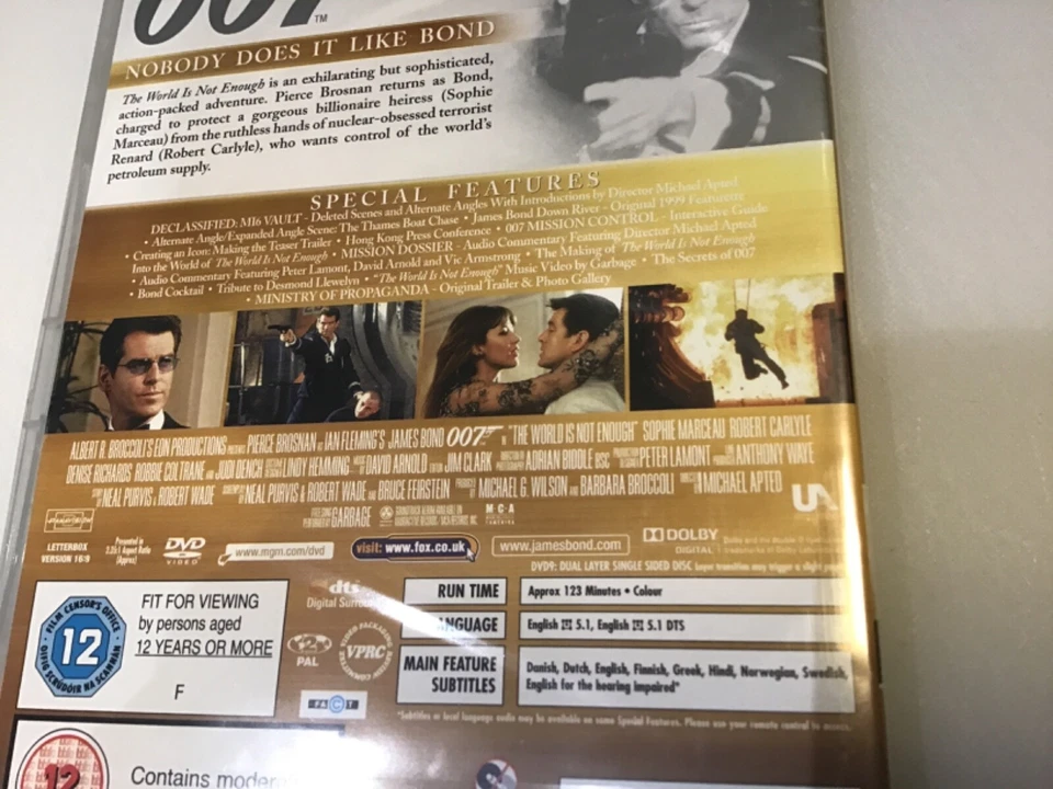 The World Is Not Enough . 007 Bond . DVD (2008) Pierce Brosnan, 2 discs Ultimate - Image 3 of 4