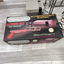 Nintendo NES Entertainment System Action Set Console Bundle w/ Box & Light Gun