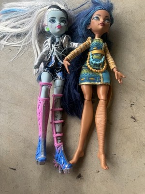 Mattel Monster High Cleo de Nile doll and Amped Up Frankie Stein lot of 2 