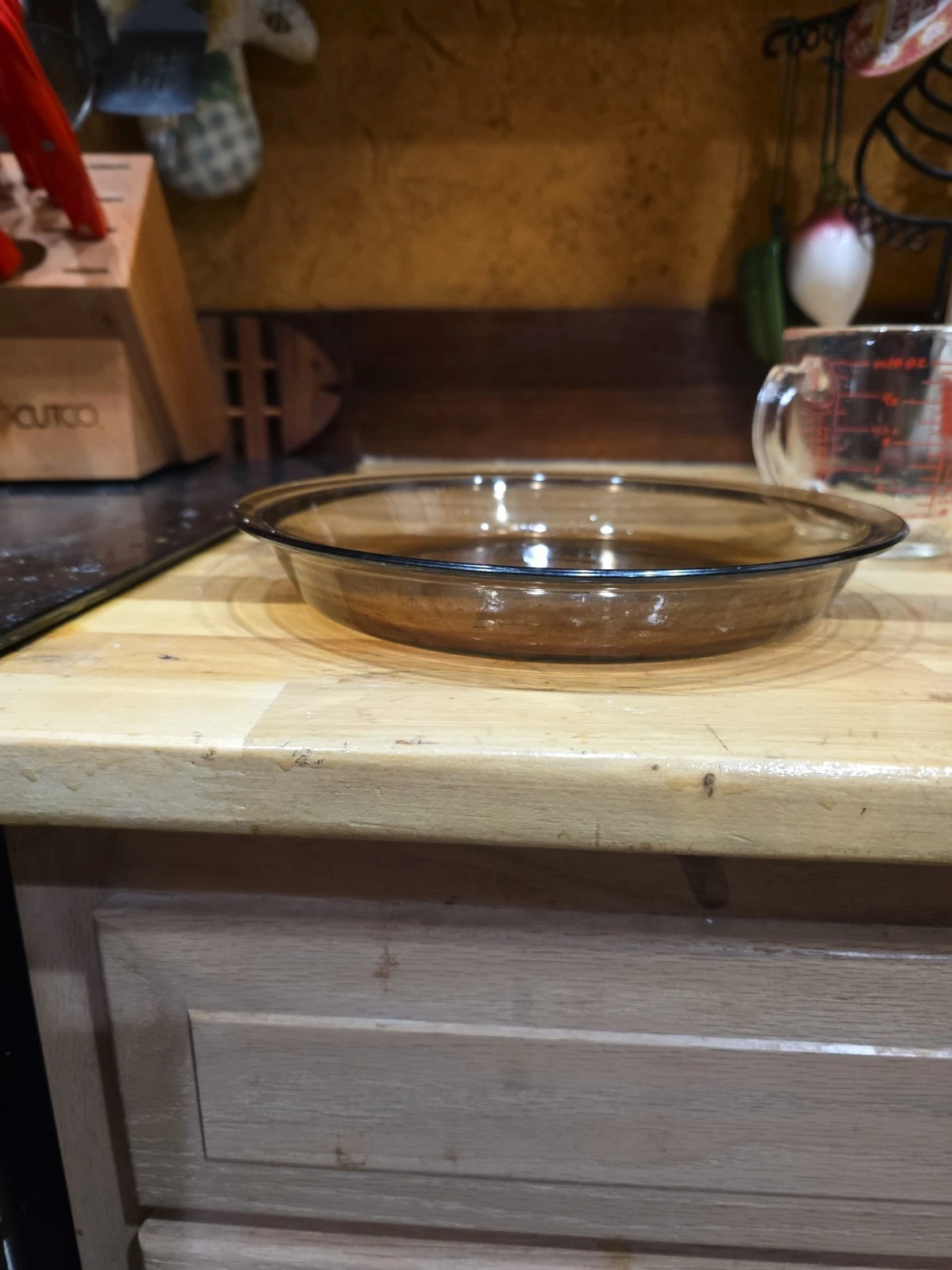 Pyrex #209 23 Amber Pie Dish Serving Plate With Bonus 2 Qt PYREX MEASURING CUP
