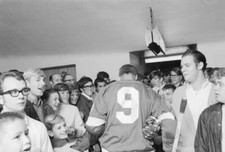 1960s Hockey Rear View Of Detroit Red Wings Gordie Howe Ice Hockey Old Photo