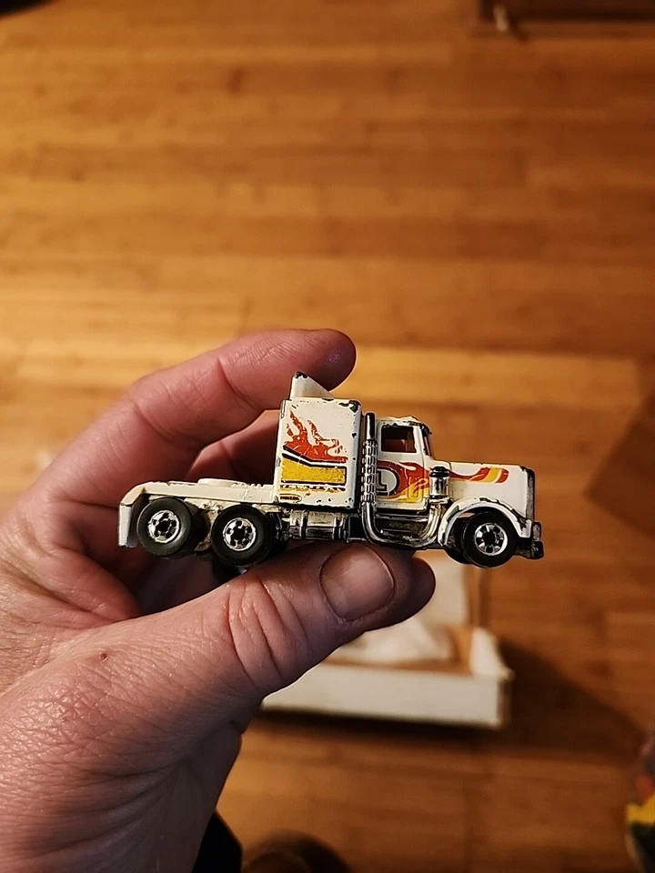 Hot Wheels Long Shot Kenworth 1982 No 3921 белая гонконгская база 1982 г. - Изображение 2 из 4