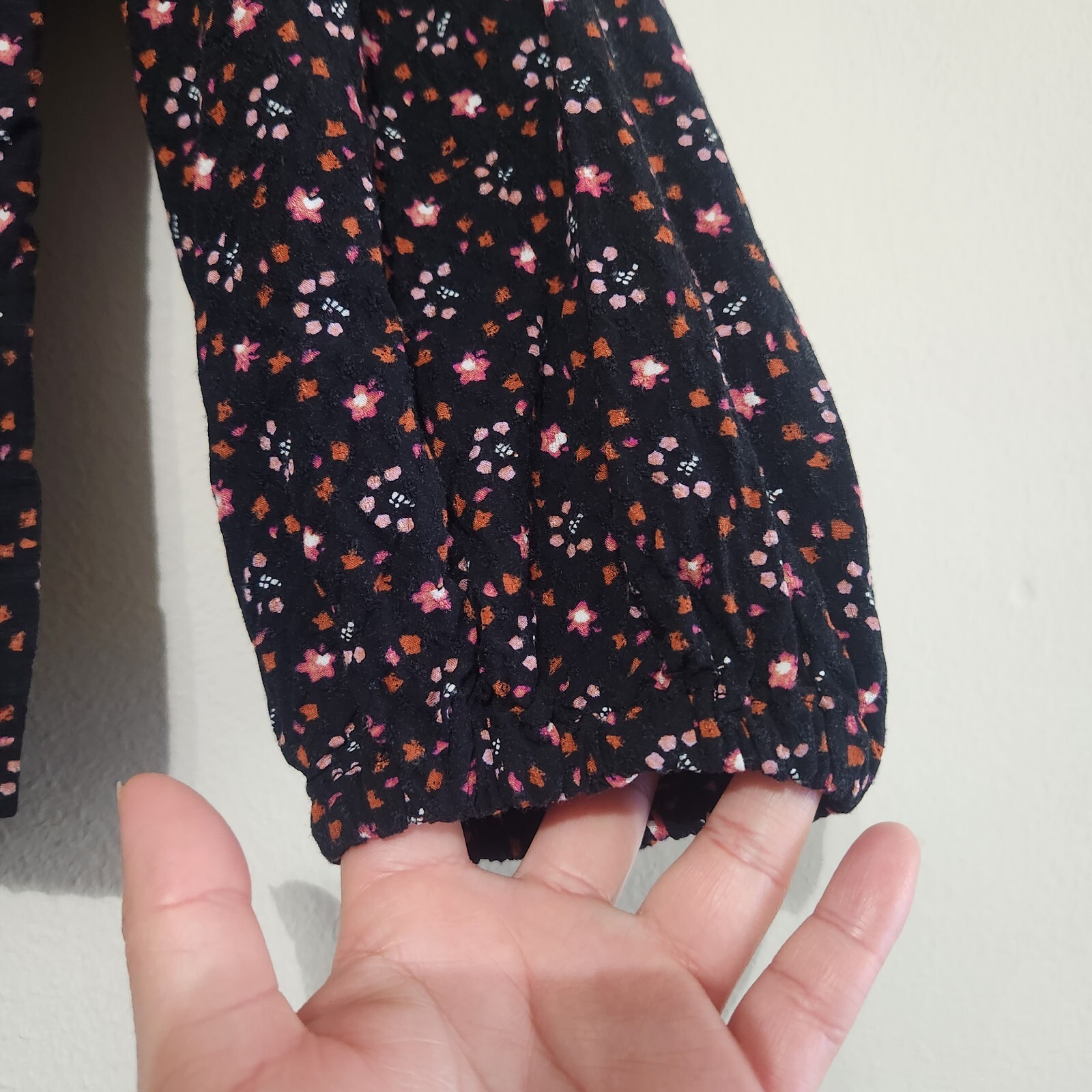 Universal Thread black peasant top front key hole… - image 2