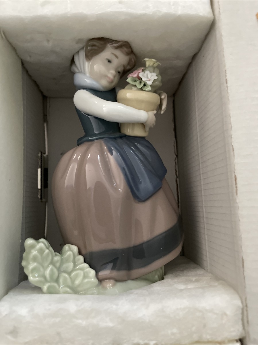 LLADRO 1990 FIGURINE 